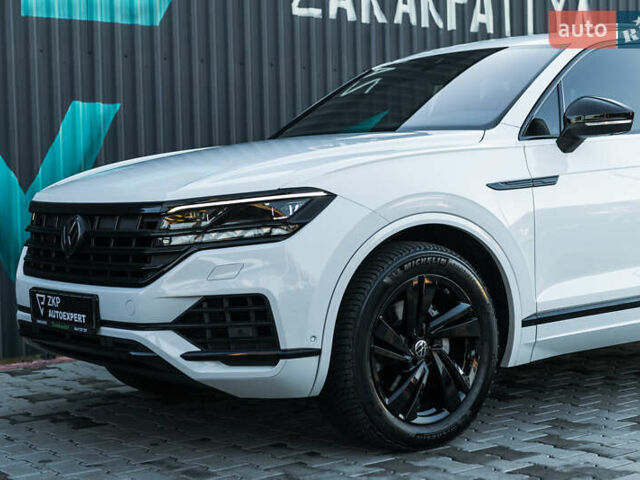 Белый Фольксваген Туарег, объемом двигателя 2.97 л и пробегом 263 тыс. км за 45500 $, фото 17 на Automoto.ua