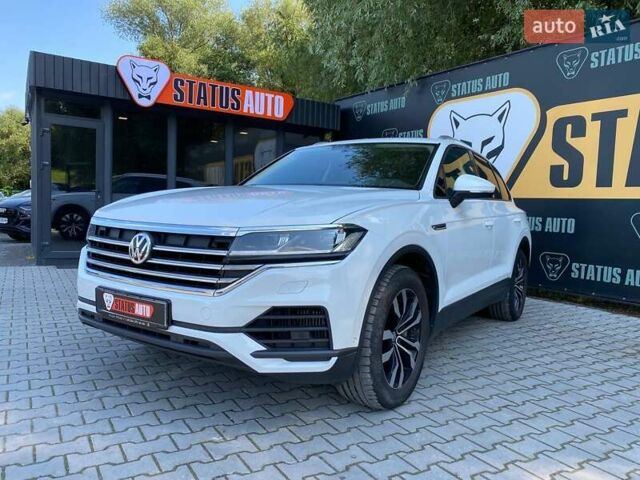Белый Фольксваген Туарег, объемом двигателя 2.99 л и пробегом 60 тыс. км за 43500 $, фото 2 на Automoto.ua