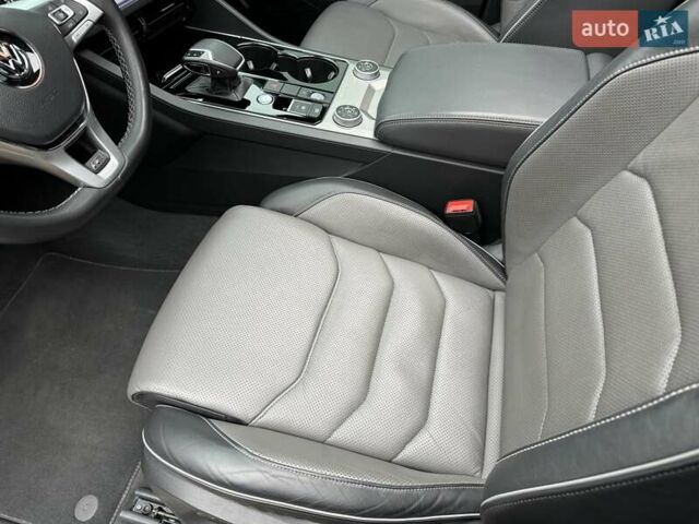 Білий Фольксваген Туарег, об'ємом двигуна 2.97 л та пробігом 141 тис. км за 51999 $, фото 22 на Automoto.ua