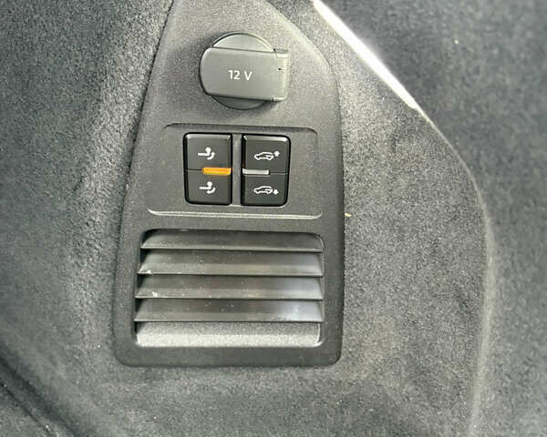 Белый Фольксваген Туарег, объемом двигателя 3 л и пробегом 156 тыс. км за 45999 $, фото 88 на Automoto.ua