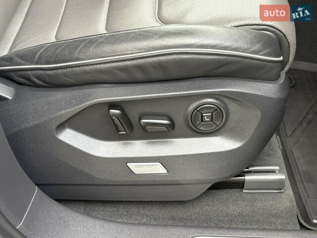 Белый Фольксваген Туарег, объемом двигателя 3 л и пробегом 156 тыс. км за 45999 $, фото 102 на Automoto.ua