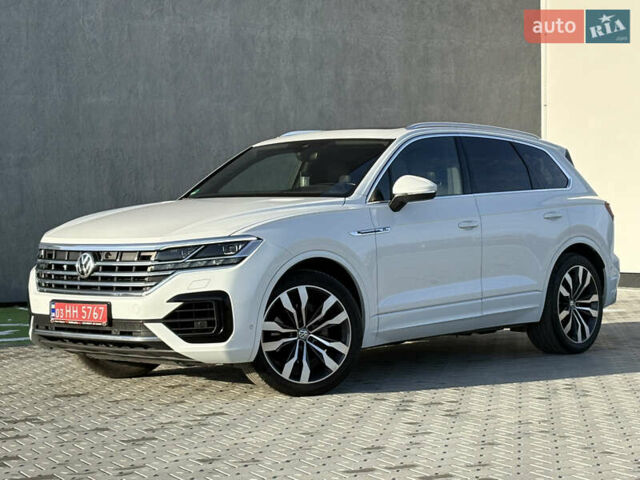 Белый Фольксваген Туарег, объемом двигателя 3 л и пробегом 156 тыс. км за 45999 $, фото 1 на Automoto.ua