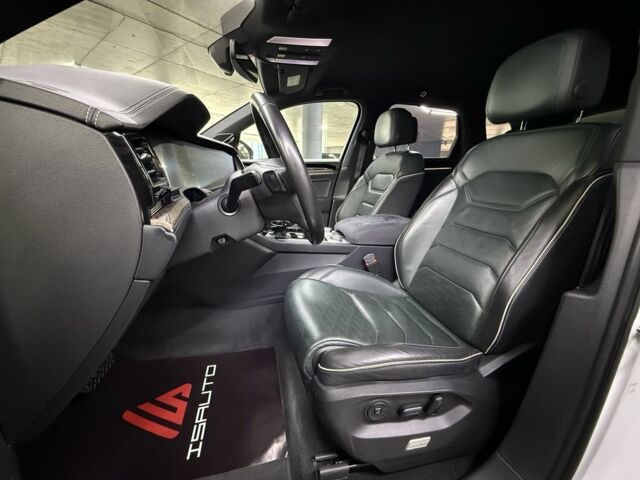 Білий Фольксваген Туарег, об'ємом двигуна 3 л та пробігом 146 тис. км за 50900 $, фото 16 на Automoto.ua