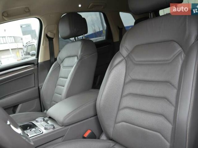 Білий Фольксваген Туарег, об'ємом двигуна 2.97 л та пробігом 268 тис. км за 38000 $, фото 43 на Automoto.ua