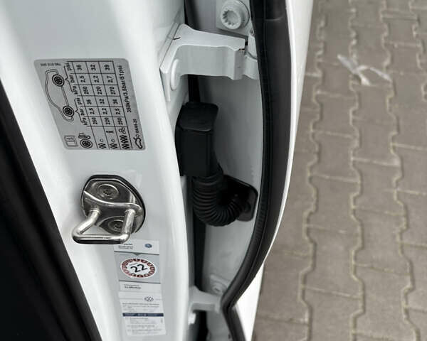 Белый Фольксваген Туарег, объемом двигателя 3 л и пробегом 156 тыс. км за 45999 $, фото 115 на Automoto.ua