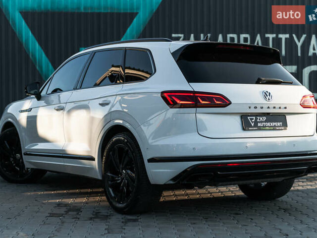 Белый Фольксваген Туарег, объемом двигателя 2.97 л и пробегом 263 тыс. км за 45500 $, фото 6 на Automoto.ua