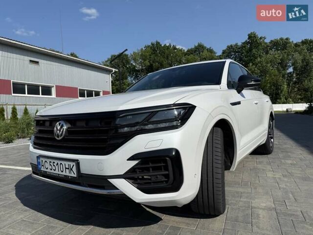 Белый Фольксваген Туарег, объемом двигателя 2.97 л и пробегом 177 тыс. км за 52900 $, фото 2 на Automoto.ua