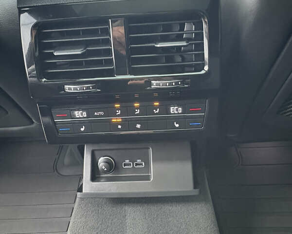 Белый Фольксваген Туарег, объемом двигателя 3 л и пробегом 156 тыс. км за 45999 $, фото 82 на Automoto.ua