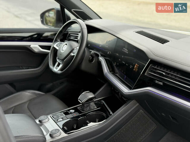 Білий Фольксваген Туарег, об'ємом двигуна 2.97 л та пробігом 91 тис. км за 56999 $, фото 28 на Automoto.ua