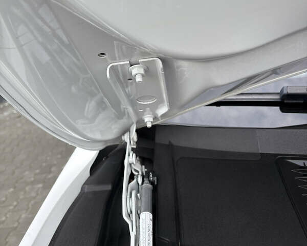 Белый Фольксваген Туарег, объемом двигателя 3 л и пробегом 156 тыс. км за 45999 $, фото 112 на Automoto.ua