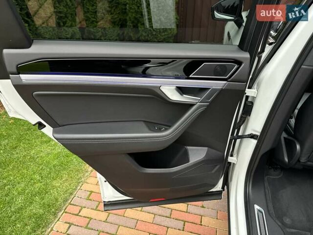 Білий Фольксваген Туарег, об'ємом двигуна 2.97 л та пробігом 141 тис. км за 51999 $, фото 69 на Automoto.ua