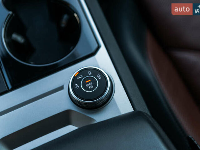 Белый Фольксваген Туарег, объемом двигателя 2.97 л и пробегом 263 тыс. км за 45500 $, фото 25 на Automoto.ua