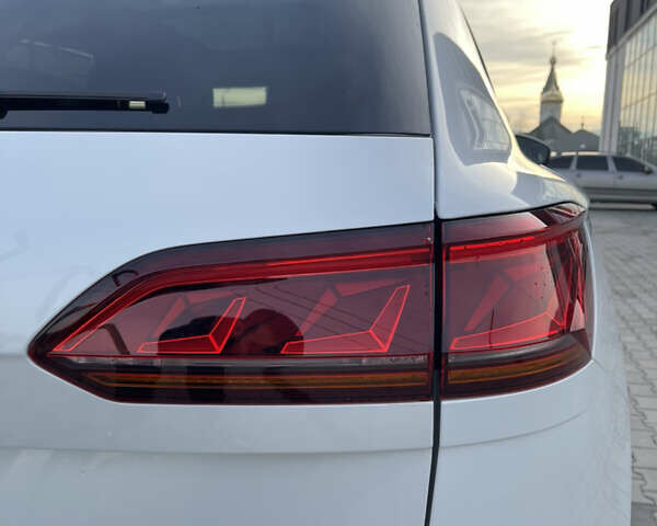 Белый Фольксваген Туарег, объемом двигателя 2.97 л и пробегом 242 тыс. км за 42990 $, фото 31 на Automoto.ua