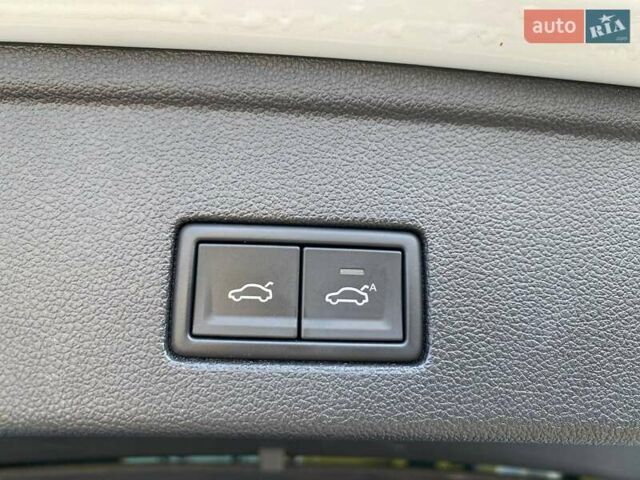 Белый Фольксваген Туарег, объемом двигателя 2.99 л и пробегом 60 тыс. км за 43500 $, фото 12 на Automoto.ua