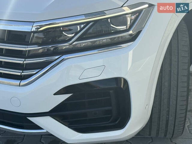 Белый Фольксваген Туарег, объемом двигателя 3 л и пробегом 156 тыс. км за 45999 $, фото 13 на Automoto.ua