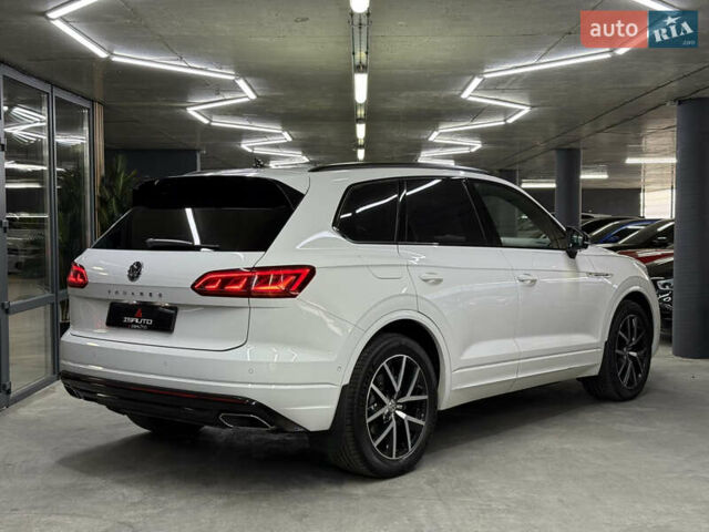 Білий Фольксваген Туарег, об'ємом двигуна 2.97 л та пробігом 146 тис. км за 51900 $, фото 14 на Automoto.ua