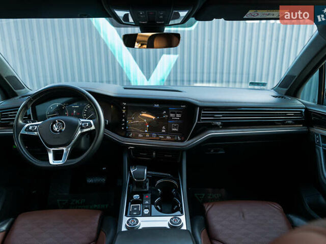 Белый Фольксваген Туарег, объемом двигателя 2.97 л и пробегом 263 тыс. км за 45500 $, фото 21 на Automoto.ua