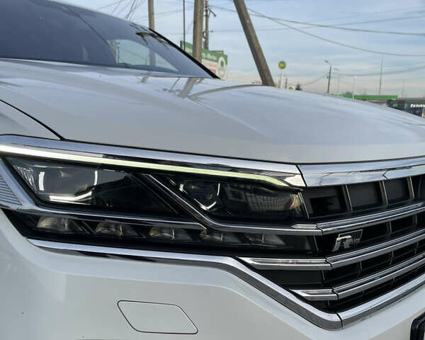 Белый Фольксваген Туарег, объемом двигателя 2.97 л и пробегом 242 тыс. км за 42990 $, фото 11 на Automoto.ua