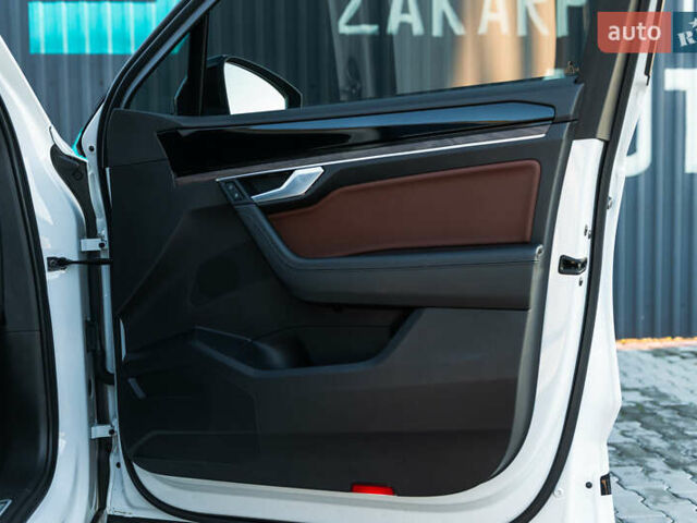 Белый Фольксваген Туарег, объемом двигателя 2.97 л и пробегом 263 тыс. км за 45500 $, фото 33 на Automoto.ua