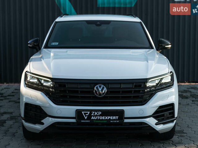 Белый Фольксваген Туарег, объемом двигателя 2.97 л и пробегом 263 тыс. км за 45500 $, фото 3 на Automoto.ua