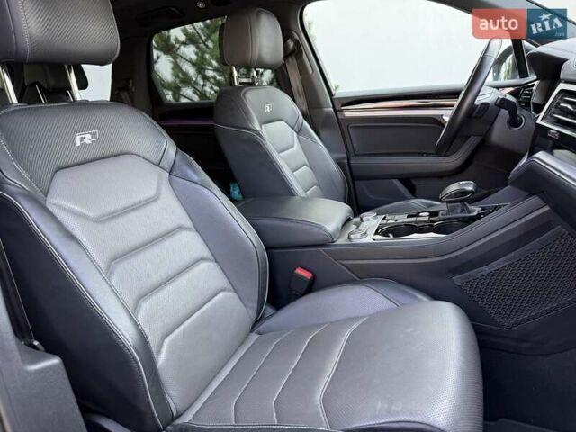 Белый Фольксваген Туарег, объемом двигателя 2.97 л и пробегом 177 тыс. км за 52900 $, фото 34 на Automoto.ua