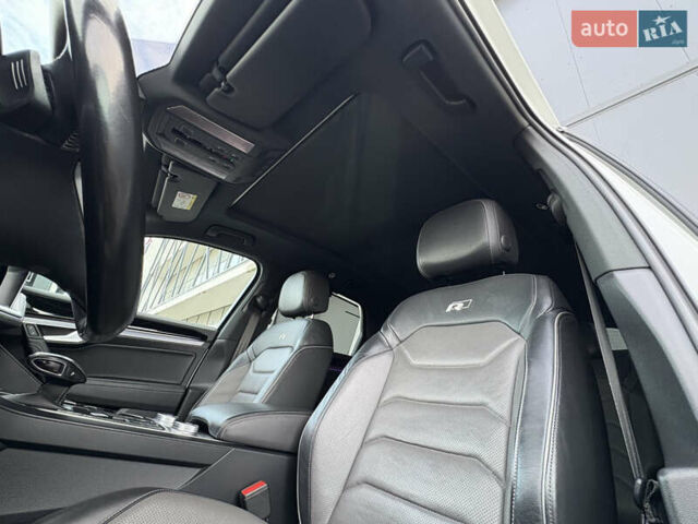 Белый Фольксваген Туарег, объемом двигателя 3 л и пробегом 156 тыс. км за 45999 $, фото 78 на Automoto.ua