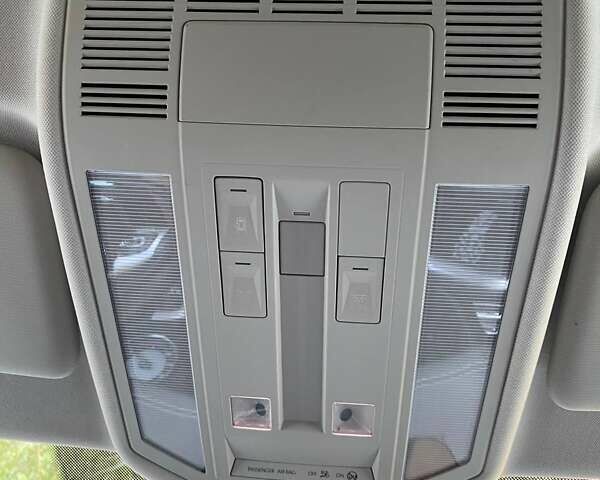 Белый Фольксваген Туарег, объемом двигателя 2.99 л и пробегом 60 тыс. км за 43500 $, фото 31 на Automoto.ua