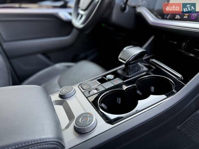 Белый Фольксваген Туарег, объемом двигателя 2.97 л и пробегом 177 тыс. км за 52900 $, фото 37 на Automoto.ua