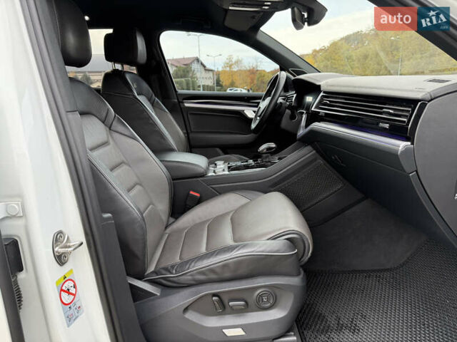 Білий Фольксваген Туарег, об'ємом двигуна 2.97 л та пробігом 91 тис. км за 56999 $, фото 27 на Automoto.ua