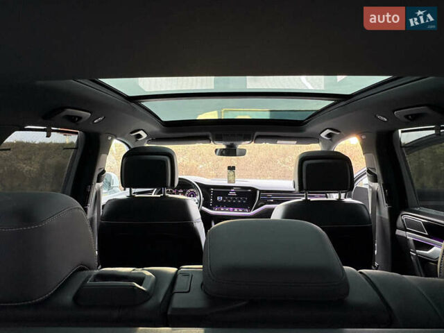 Белый Фольксваген Туарег, объемом двигателя 3 л и пробегом 156 тыс. км за 45999 $, фото 95 на Automoto.ua