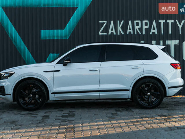 Белый Фольксваген Туарег, объемом двигателя 2.97 л и пробегом 263 тыс. км за 45500 $, фото 16 на Automoto.ua