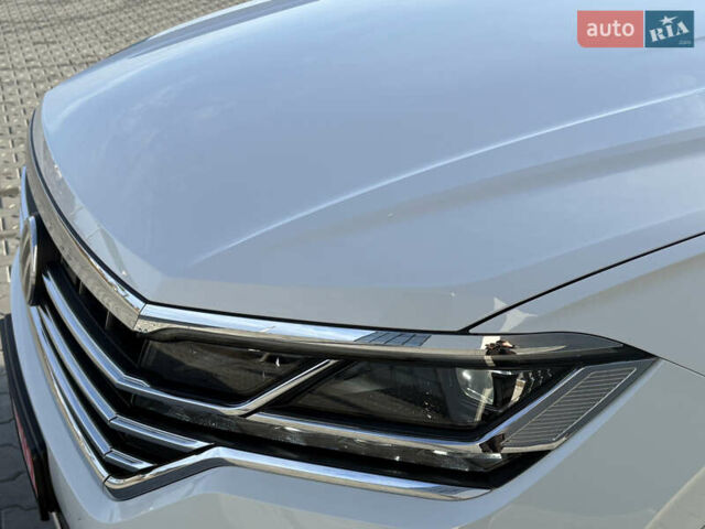 Белый Фольксваген Туарег, объемом двигателя 3 л и пробегом 156 тыс. км за 45999 $, фото 26 на Automoto.ua