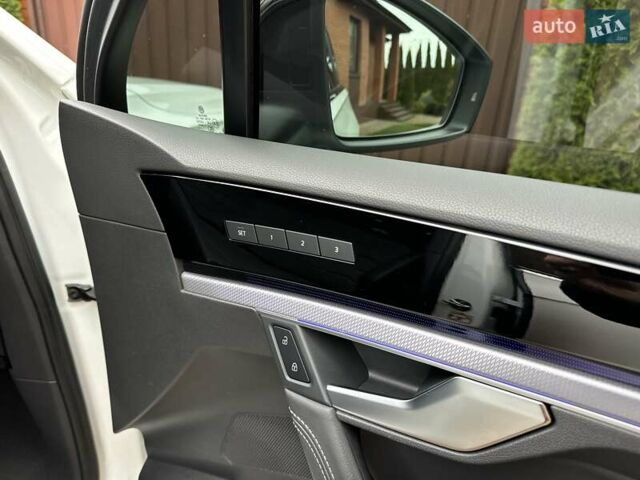 Білий Фольксваген Туарег, об'ємом двигуна 2.97 л та пробігом 141 тис. км за 51999 $, фото 63 на Automoto.ua