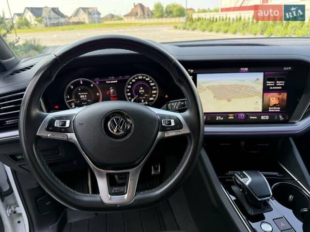 Белый Фольксваген Туарег, объемом двигателя 2.97 л и пробегом 177 тыс. км за 52900 $, фото 32 на Automoto.ua