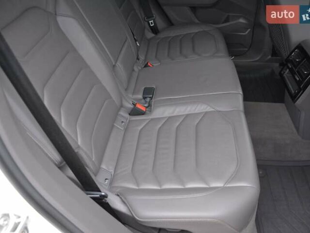 Білий Фольксваген Туарег, об'ємом двигуна 2.97 л та пробігом 268 тис. км за 38000 $, фото 46 на Automoto.ua