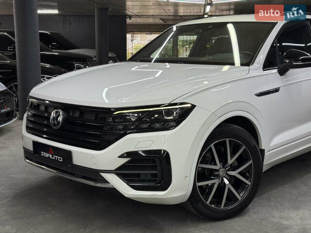 Білий Фольксваген Туарег, об'ємом двигуна 2.97 л та пробігом 146 тис. км за 51900 $, фото 8 на Automoto.ua