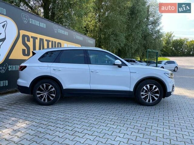 Белый Фольксваген Туарег, объемом двигателя 2.99 л и пробегом 60 тыс. км за 43500 $, фото 5 на Automoto.ua