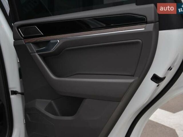 Білий Фольксваген Туарег, об'ємом двигуна 2.97 л та пробігом 268 тис. км за 38000 $, фото 45 на Automoto.ua