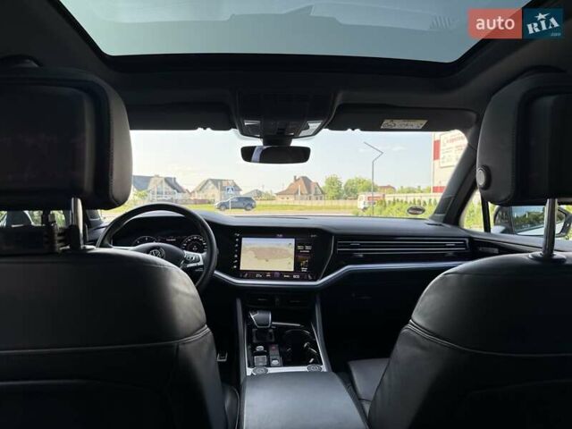 Белый Фольксваген Туарег, объемом двигателя 2.97 л и пробегом 177 тыс. км за 52900 $, фото 42 на Automoto.ua