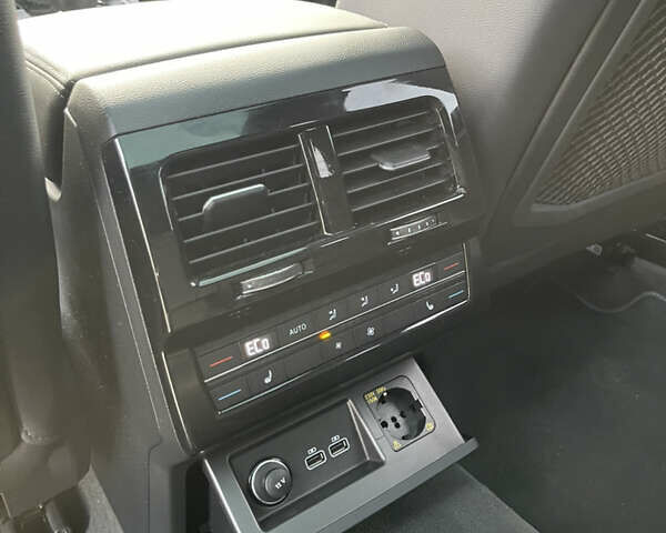 Белый Фольксваген Туарег, объемом двигателя 2.97 л и пробегом 242 тыс. км за 42990 $, фото 26 на Automoto.ua