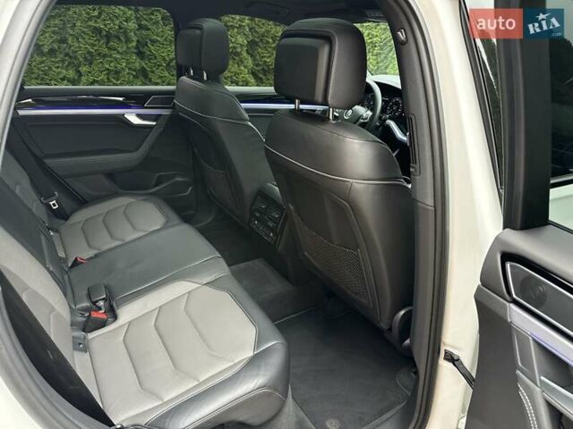 Білий Фольксваген Туарег, об'ємом двигуна 2.97 л та пробігом 141 тис. км за 51999 $, фото 62 на Automoto.ua