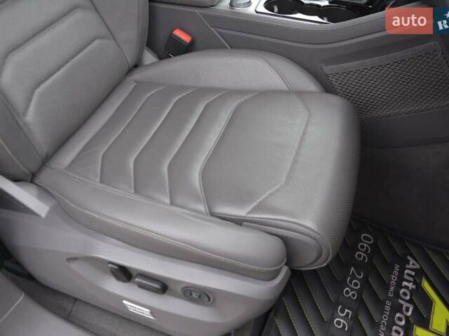 Білий Фольксваген Туарег, об'ємом двигуна 2.97 л та пробігом 268 тис. км за 38000 $, фото 44 на Automoto.ua