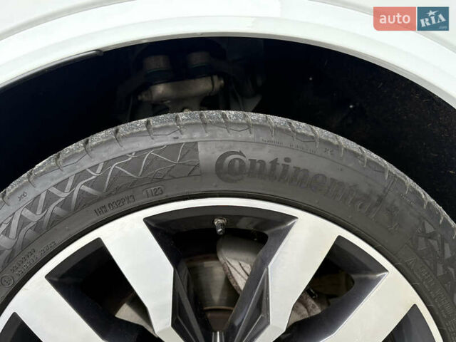 Белый Фольксваген Туарег, объемом двигателя 3 л и пробегом 156 тыс. км за 45999 $, фото 105 на Automoto.ua