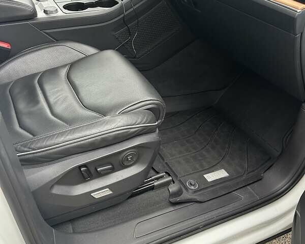 Білий Фольксваген Туарег, об'ємом двигуна 3 л та пробігом 95 тис. км за 53500 $, фото 67 на Automoto.ua