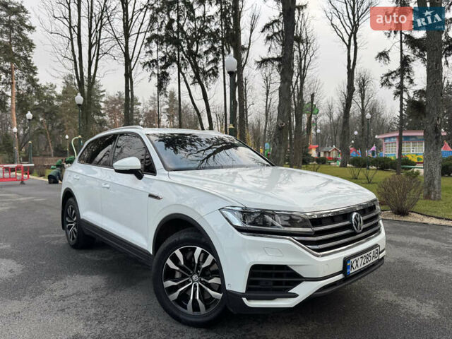 Белый Фольксваген Туарег, объемом двигателя 3 л и пробегом 109 тыс. км за 39700 $, фото 32 на Automoto.ua