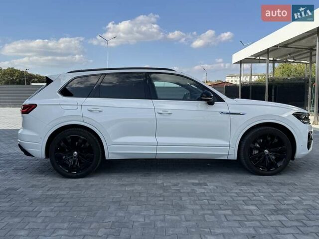 Белый Фольксваген Туарег, объемом двигателя 2.97 л и пробегом 148 тыс. км за 54500 $, фото 4 на Automoto.ua