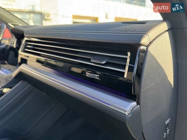 Белый Фольксваген Туарег, объемом двигателя 2.97 л и пробегом 103 тыс. км за 59500 $, фото 48 на Automoto.ua