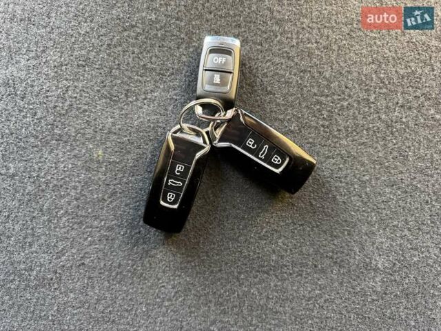 Белый Фольксваген Туарег, объемом двигателя 2.97 л и пробегом 103 тыс. км за 59500 $, фото 68 на Automoto.ua