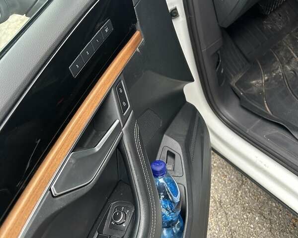 Білий Фольксваген Туарег, об'ємом двигуна 3 л та пробігом 95 тис. км за 53500 $, фото 100 на Automoto.ua