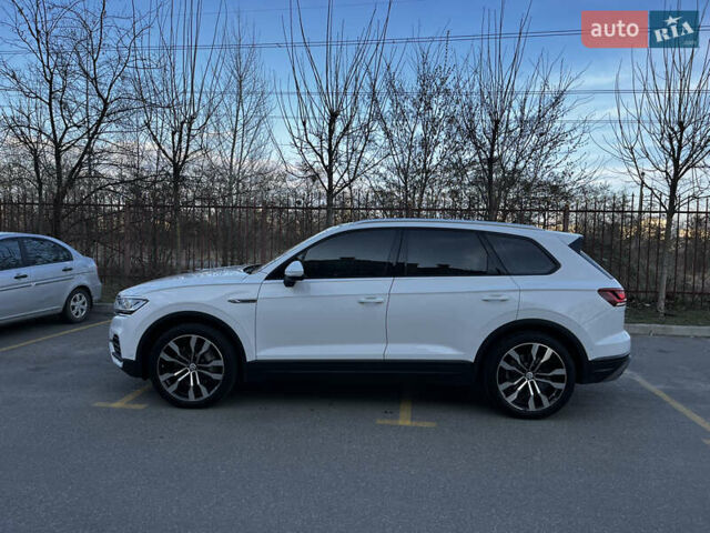 Білий Фольксваген Туарег, об'ємом двигуна 3 л та пробігом 122 тис. км за 42000 $, фото 2 на Automoto.ua